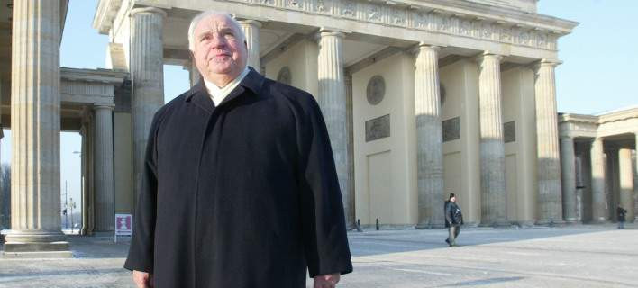 Ευρωπαίοι αξιωματούχοι αποχαιρετούν τον πρώτο καγκελάριο της ενωμένης Γερμανίας, Χέλμουτ Κολ